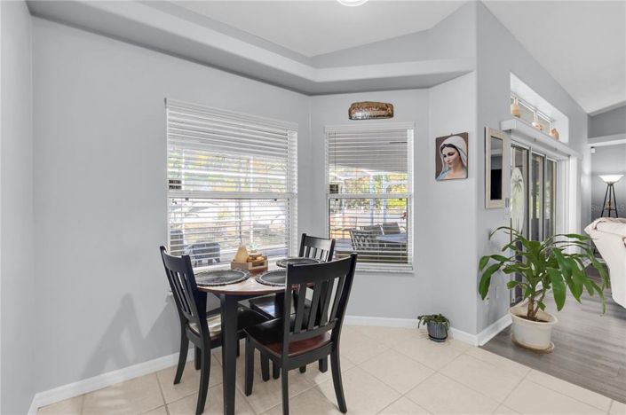 Image No.11-3 Bed House for sale