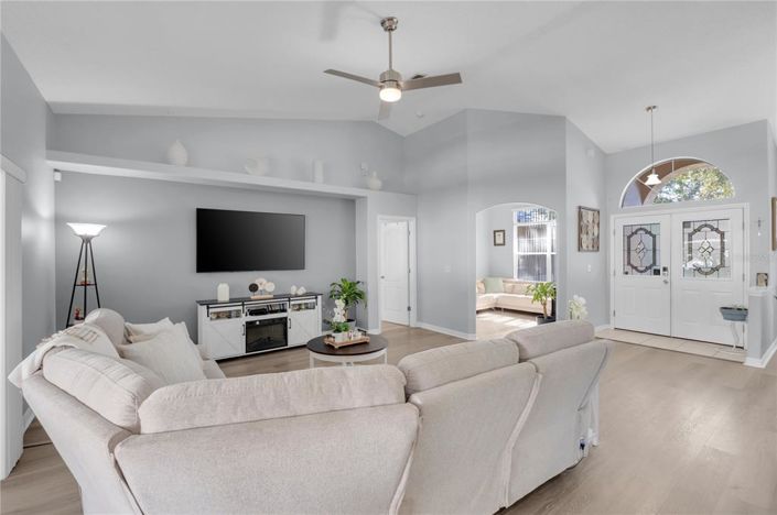 Image No.12-3 Bed House for sale