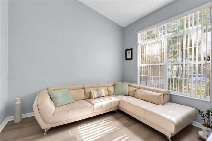 Image No.19-3 Bed House for sale