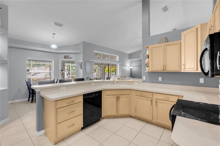 Image No.8-3 Bed House for sale