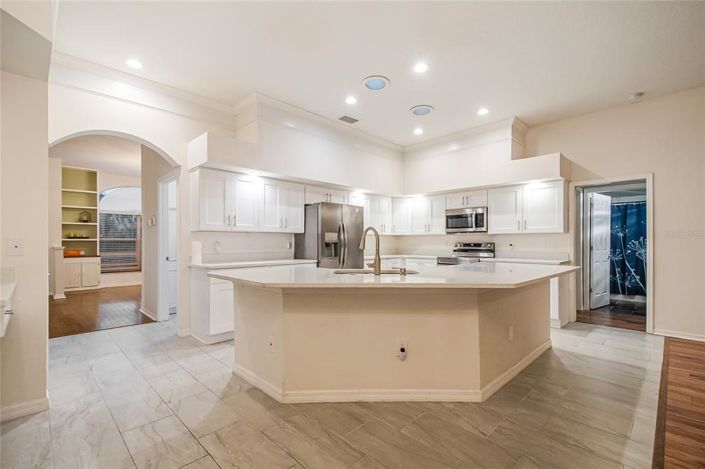 Image No.8-5 Bed House for sale