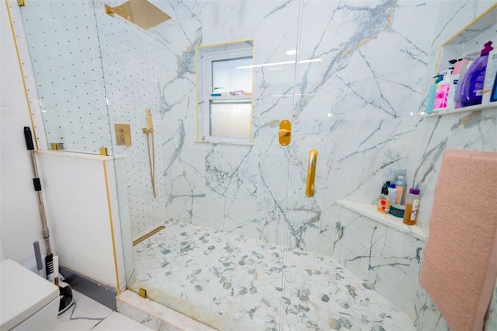 Image No.16-6 Bed House for sale