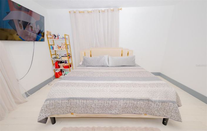 Image No.17-6 Bed House for sale