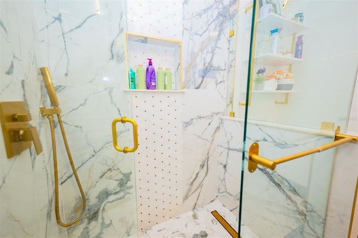 Image No.23-6 Bed House for sale