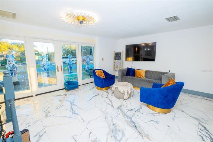 Image No.53-6 Bed House for sale