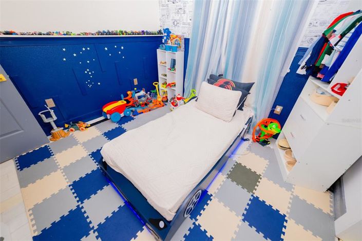 Image No.8-6 Bed House for sale