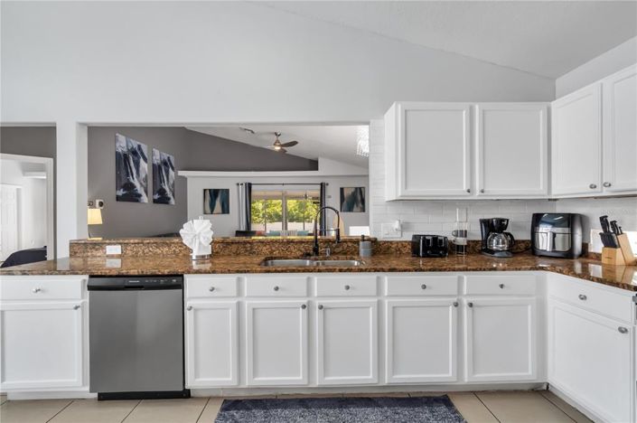 Image No.11-3 Bed House for sale