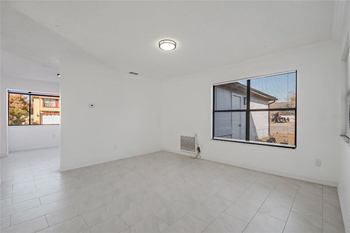 Image No.11-3 Bed House for sale