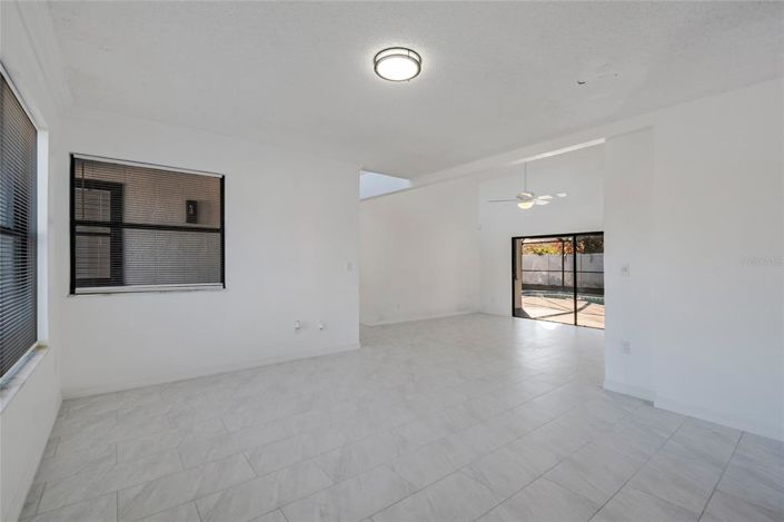 Image No.12-3 Bed House for sale