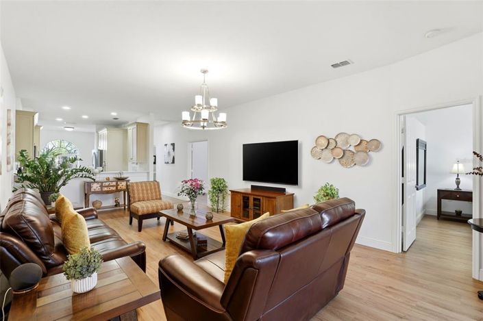 Image No.12-2 Bed Townhouse for sale