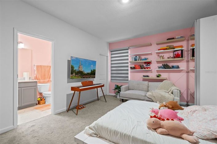 Image No.17-5 Bed House for sale