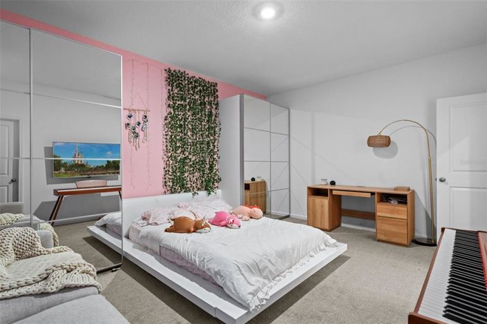 Image No.18-5 Bed House for sale