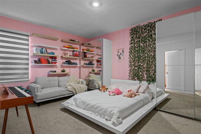 Image No.19-5 Bed House for sale