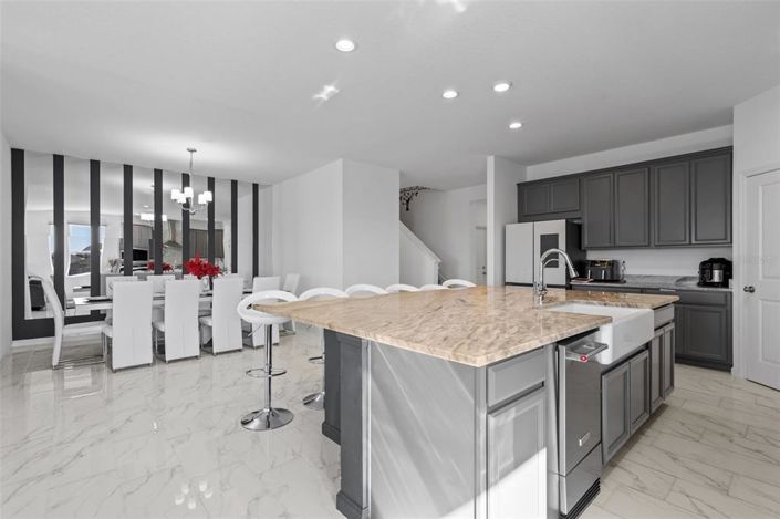 Image No.8-5 Bed House for sale