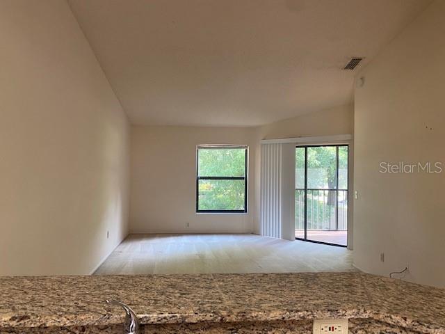 Image No.12-Appartement de 2 chambres à vendre à Saint John