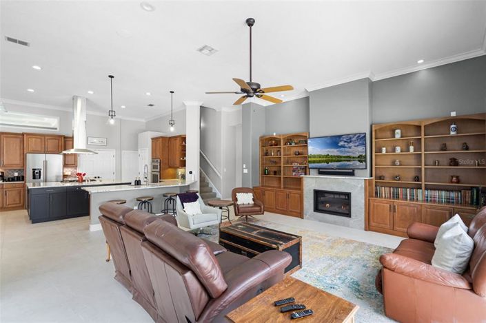 Image No.8-5 Bed House for sale