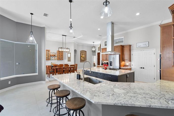 Image No.9-5 Bed House for sale