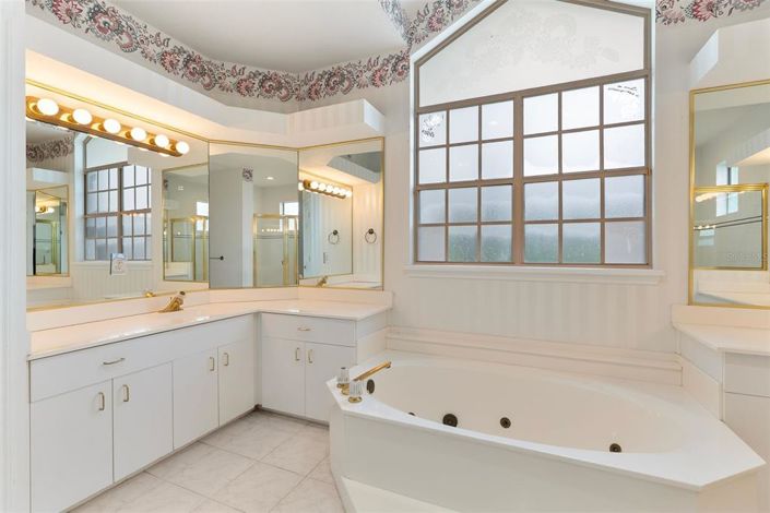 Image No.24-5 Bed House for sale