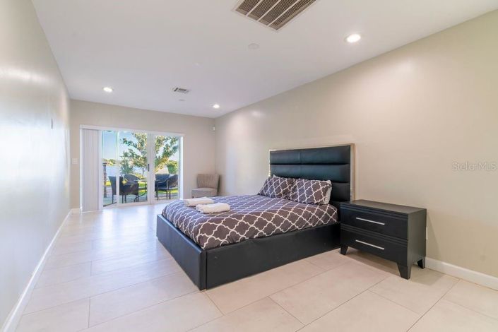 Image No.18-5 Bed House for sale