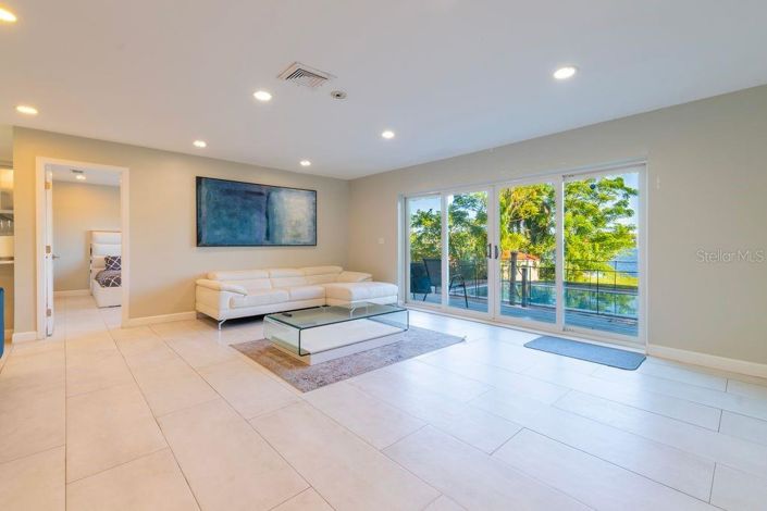 Image No.34-5 Bed House for sale