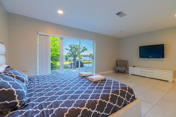 Image No.7-5 Bed House for sale