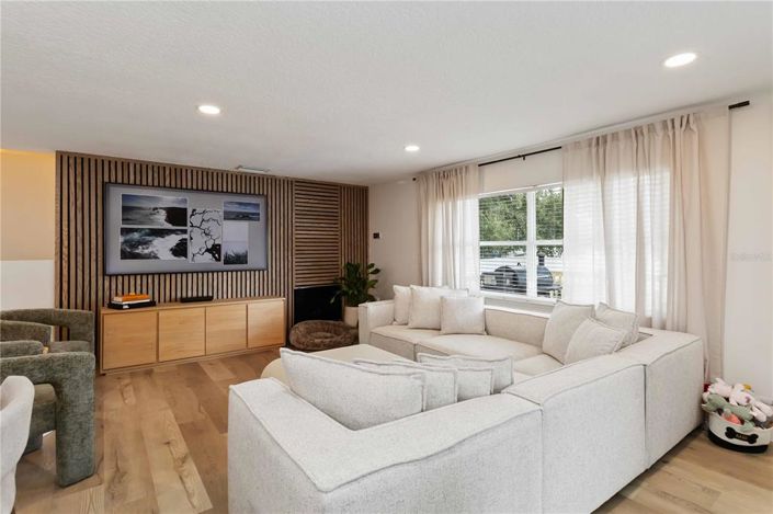 Image No.10-5 Bed House for sale