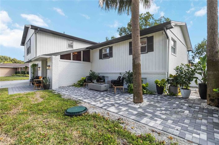 Image No.6-5 Bed House for sale