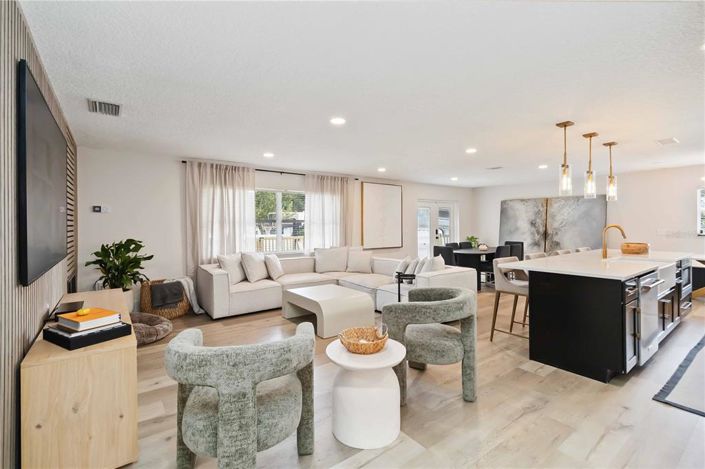 Image No.9-5 Bed House for sale