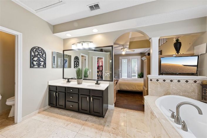 Image No.19-3 Bed Townhouse for sale