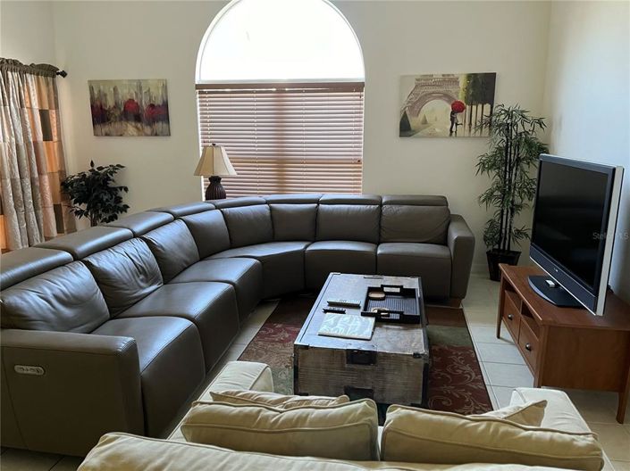 Image No.25-4 Bed House for sale