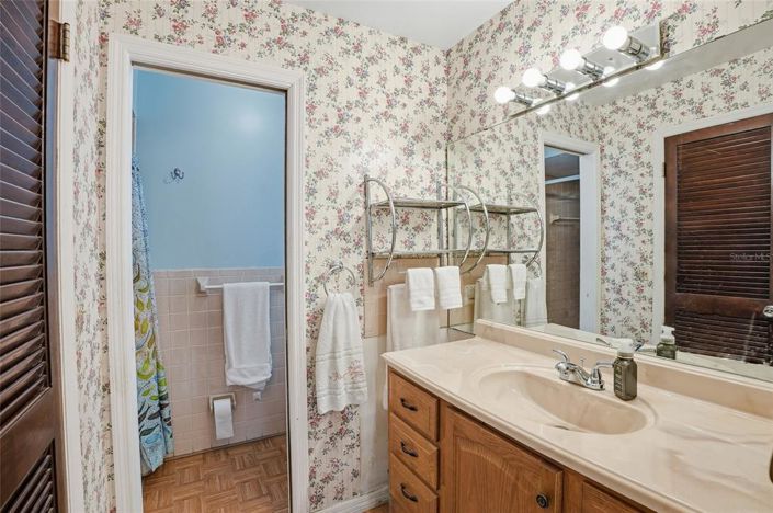 Image No.10-4 Bed House for sale