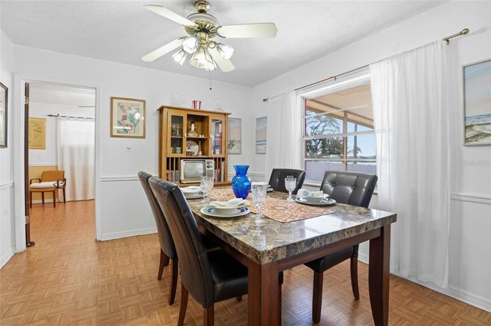 Image No.18-4 Bed House for sale