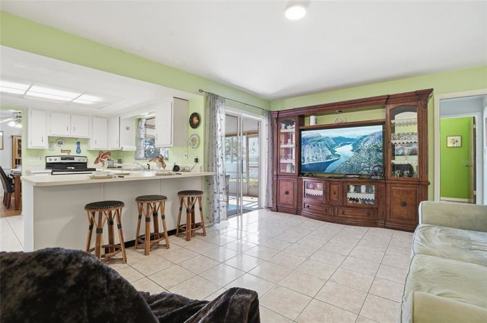 Image No.21-4 Bed House for sale