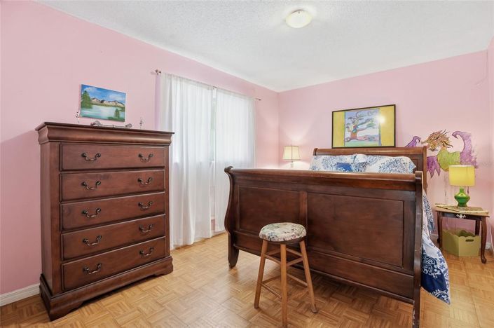 Image No.26-4 Bed House for sale