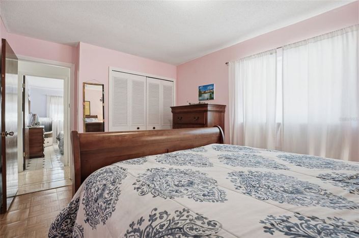 Image No.27-4 Bed House for sale