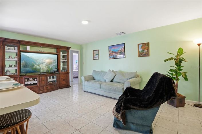 Image No.34-4 Bed House for sale