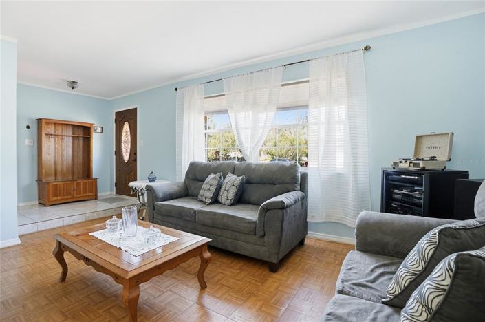 Image No.6-4 Bed House for sale