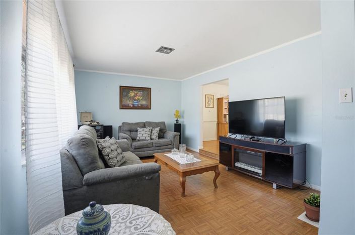 Image No.7-4 Bed House for sale