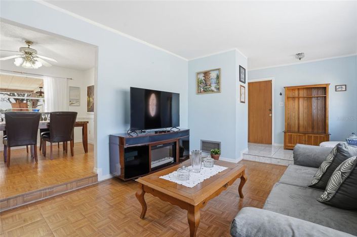 Image No.8-4 Bed House for sale