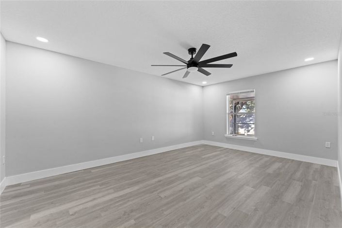 Image No.14-3 Bed House for sale