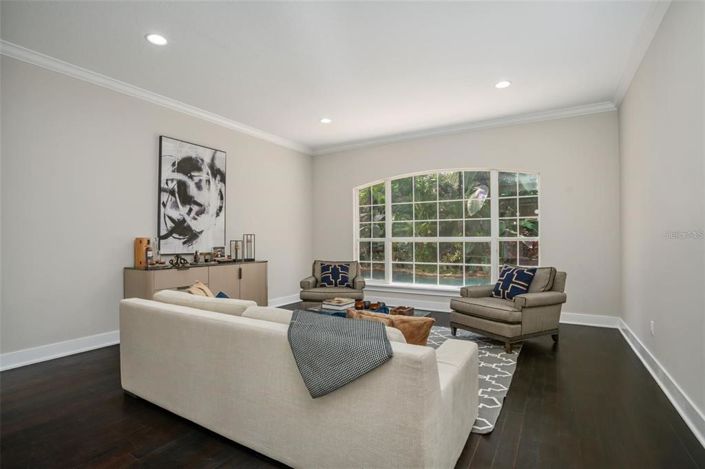 Image No.11-5 Bed House for sale