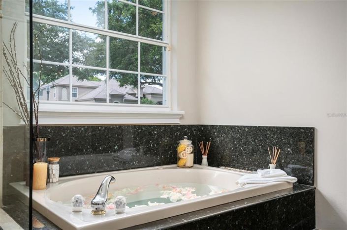 Image No.36-5 Bed House for sale