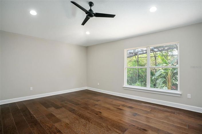 Image No.45-5 Bed House for sale