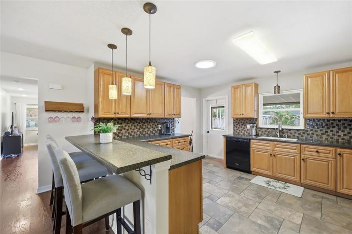 Image No.10-4 Bed House for sale