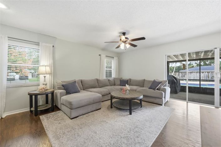 Image No.16-4 Bed House for sale