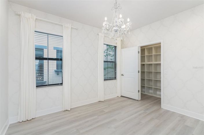 Image No.25-6 Bed House for sale