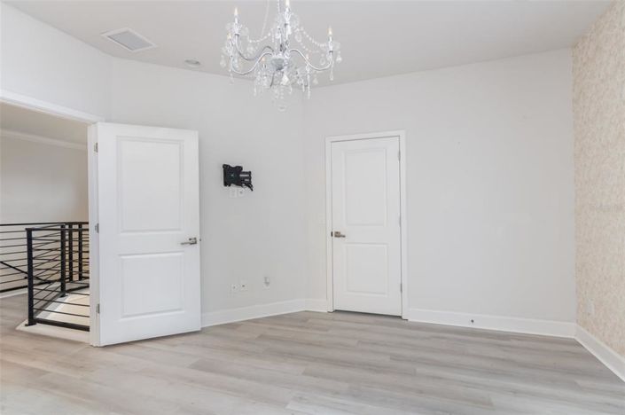 Image No.26-6 Bed House for sale