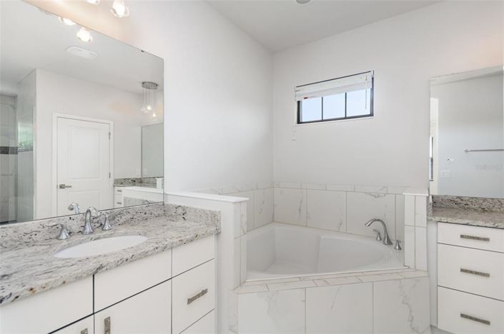 Image No.39-6 Bed House for sale