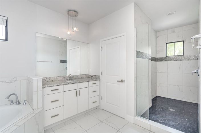 Image No.40-6 Bed House for sale