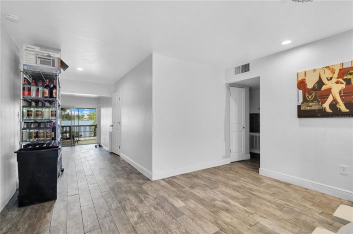 Image No.6-5 Bed House for sale